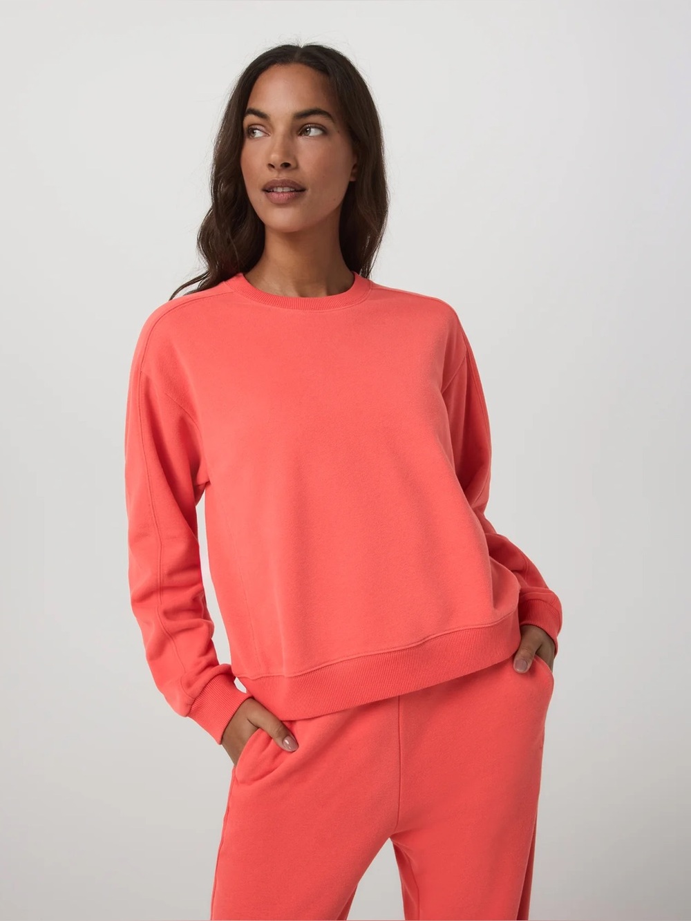 Vuori Sedona Seams Crew in Bright Coral